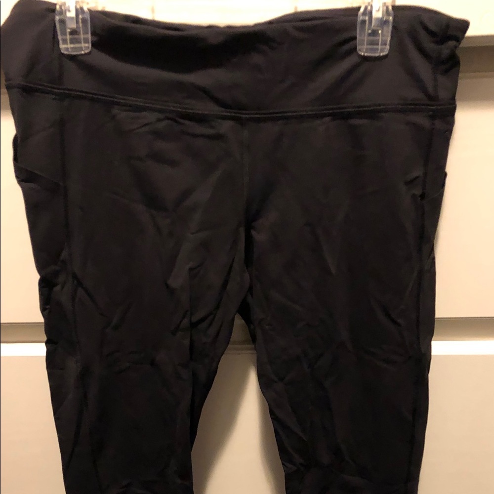 Size 12 GUC lululemon black run crop